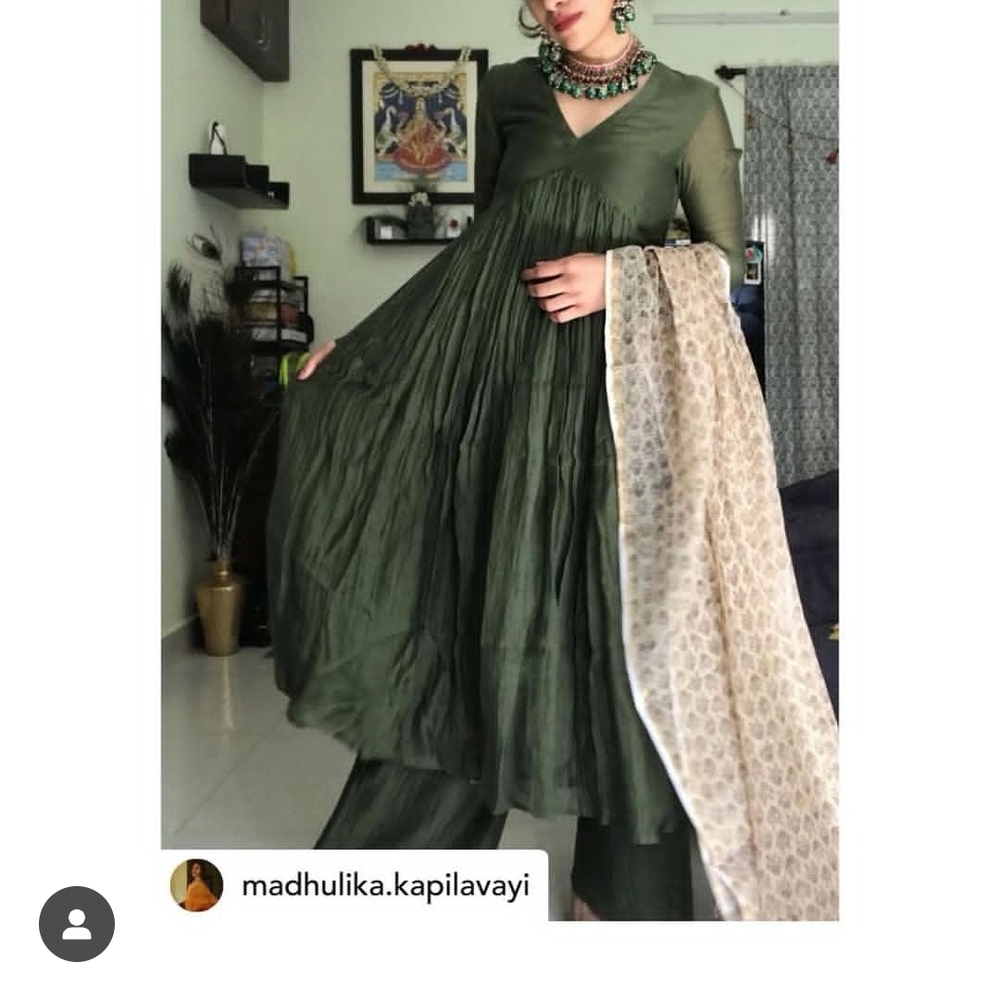 Green and Cream Long Sleeve V-Neck Dress for Wedding Guest